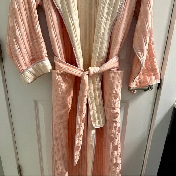 Vintage Fernando Sanches Pink and Cream Quilted Robe 100% Silk - Picture 3 of 9